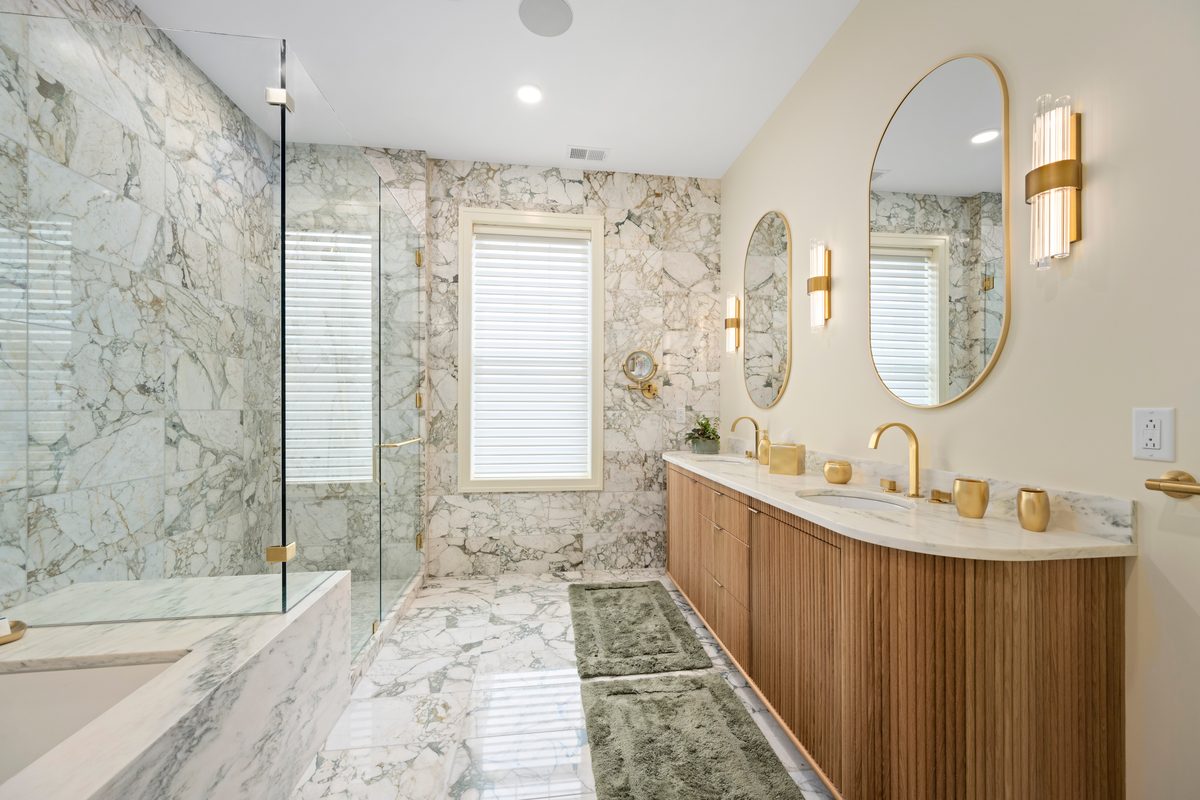 Interior photography, marble bath at 1111 Elmwood