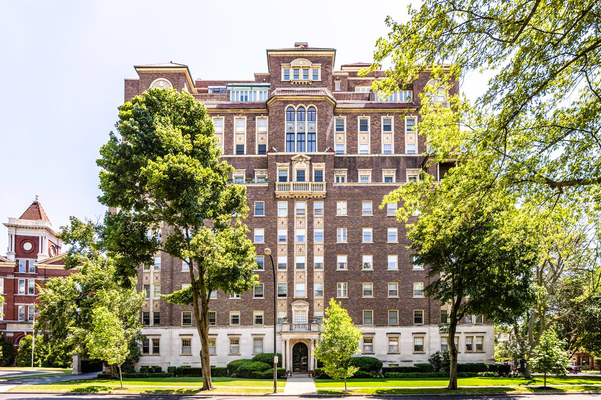 Commercial photography, historic apartment building at 925 Delaware Avenue