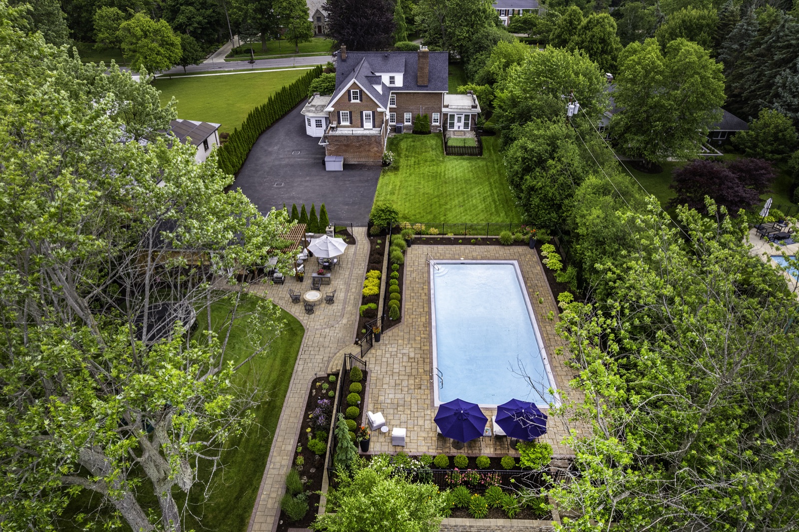 Drone photography, 636 LeBrun