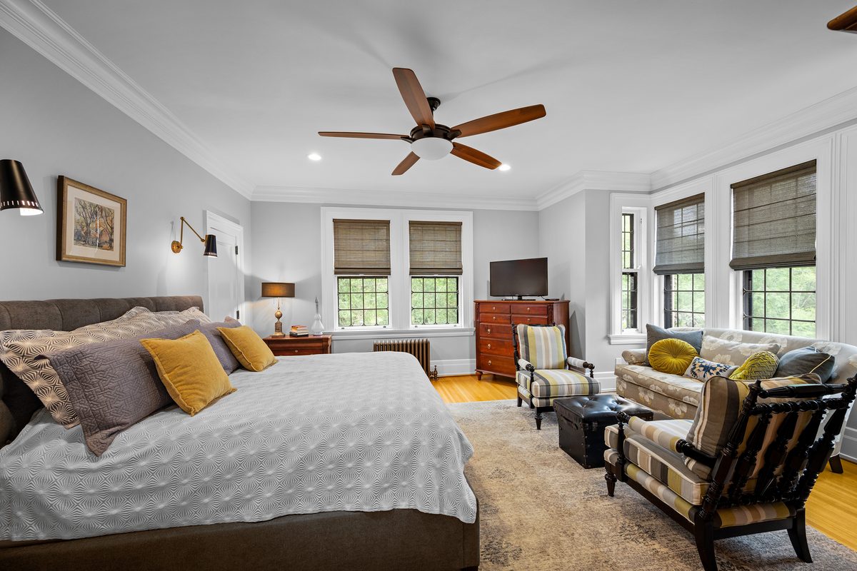 Rental photography, bright bedroom suite