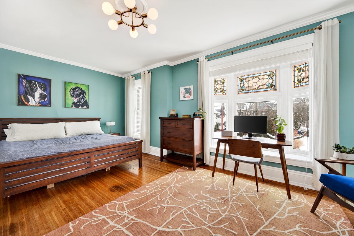 Rental photography, teal bedroom with desk nook