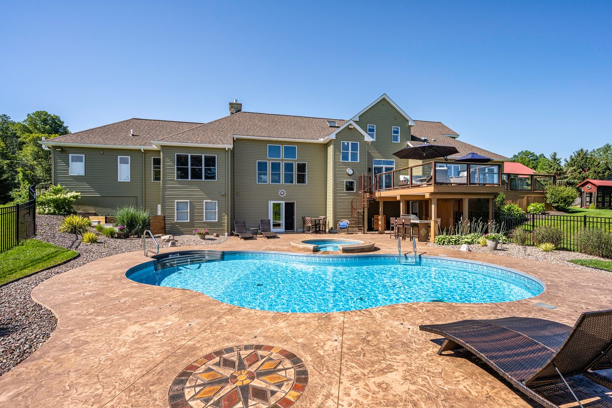 Rental photography, backyard pool and hot tub