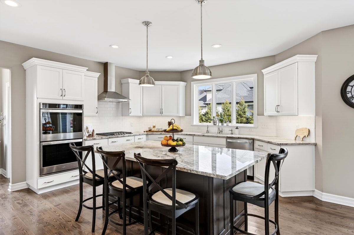 Rental photography, white kitchen with island seating