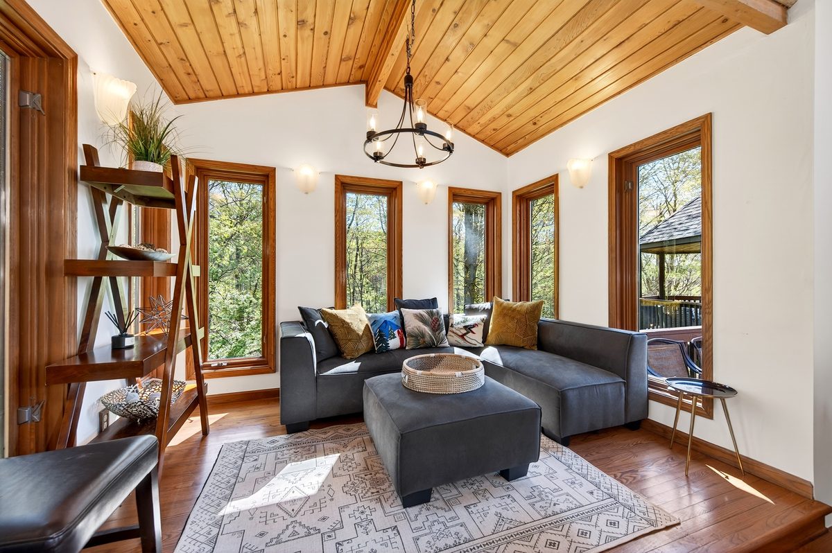 Rental photography, vaulted wood living room